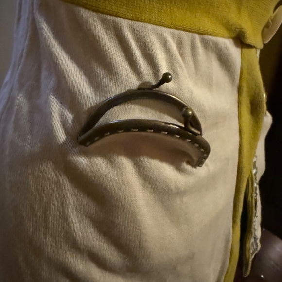 Adorable OS Local Designer Sweater with Tunic Coin Pockets - Picture 3 of 8